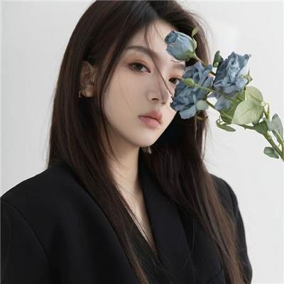 戴红头巾的女孩海报